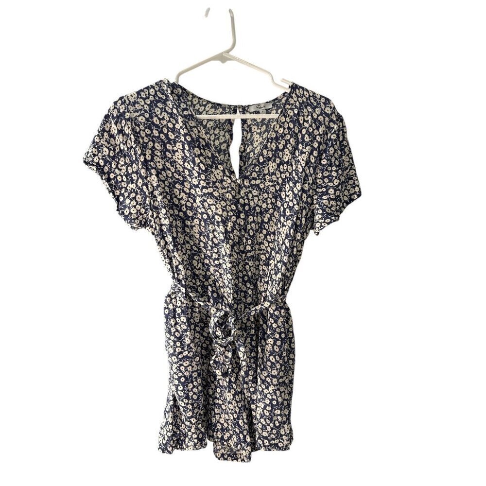 Revolve Rails V-Neck Sophia Button Up Daisy Floral Romper Size Large, Pre-Owned
